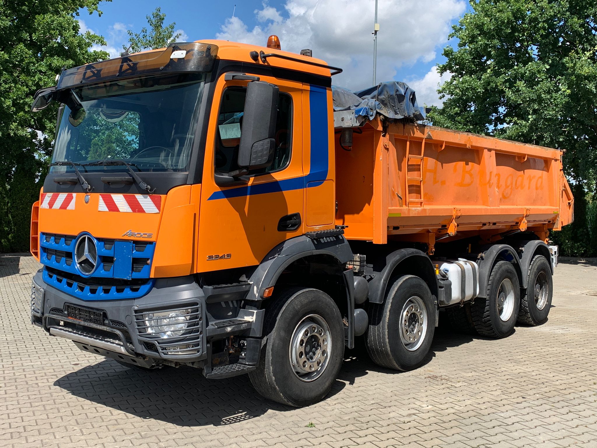 MB AROCS 3243 8x4 EURO6 WYWROTKA TRÓJSTRONNA Z BORDMATIKIEM